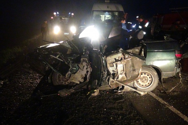 На Тюменском тракте грузовик раздавил легковушку с 26-летней девушкой. ФОТО - Фото 1