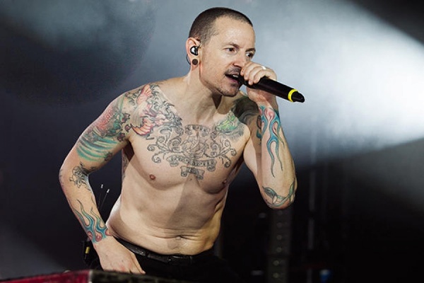 Фронтмена Linkin Park Честера Беннигтона нашли мертвым - Фото 1