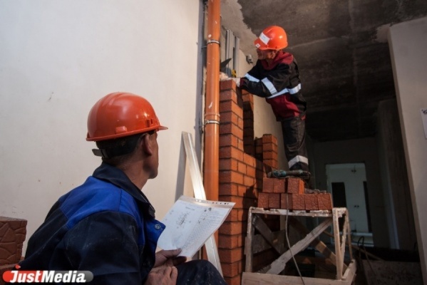 В Карпинске при ремонте дома на ребенка упал кусок потолка - Фото 1