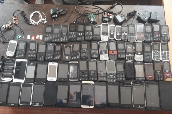 В колонию Новой Ляли пытались перебросить 65 сотовых телефонов. ВИДЕО - Фото 1