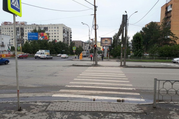 В Екатеринбурге разыскивают очевидцев ДТП на Токарей, где серьезно пострадал пешеход - Фото 1