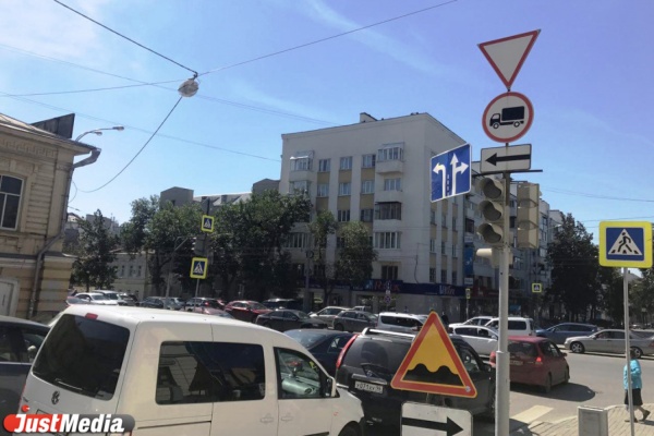 Из-за отключения электричества в центре Екатеринбурга перестали работать светофоры - Фото 1