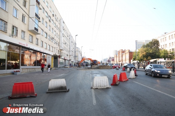 В ГИБДД Екатеринбурга признали «выделенку» для публичного транспорта на Розы Люксембург незаконной