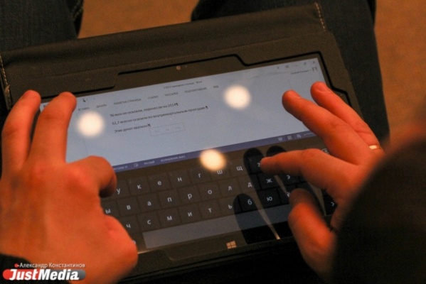 Администрация Екатеринбурга начала тестирование учебных планшетов на школьника - Фото 1