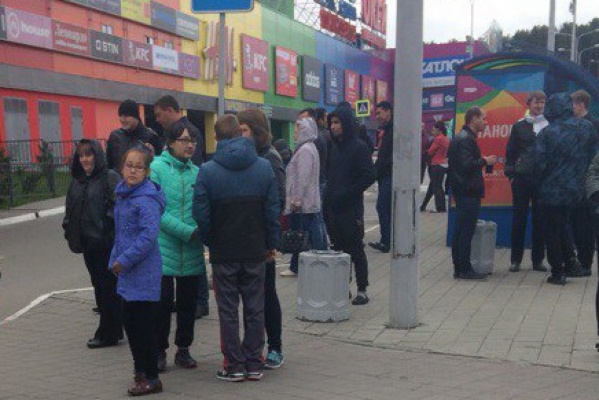 В Екатеринбурге эвакуировали сотрудников и посетителей ТРЦ «Радуга парка» - Фото 1