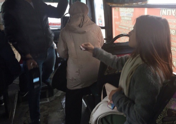 Две студентки УрФУ протестировали маршрутные такси и были в шоке от нарушений - Фото 1