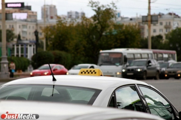 В Екатеринбурге осудили таксиста, который убил пассажира отверткой - Фото 1