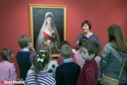 В екатеринбургском музее ИЗО дети из соццентров заливали «чугунный» орнамент и угадывали, кто изображен на портрете Крамского