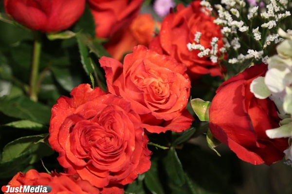 Екатеринбурженке в цветочном магазине отказались продать букет роз по акции - Фото 1