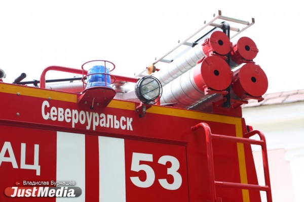 В Екатеринбурге сгорели два металлических гаража и поврежден электрощит - Фото 1