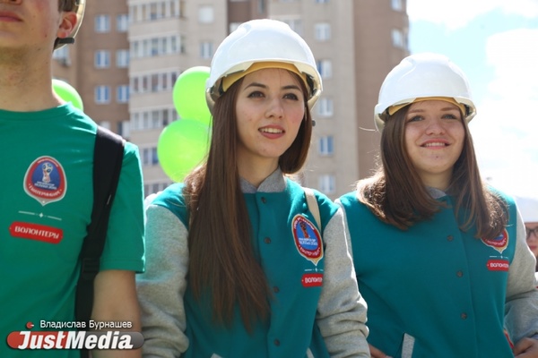 Куйвашев назвал волонтеров «подлинными героями», а Путин учредил официальный праздник - Фото 1