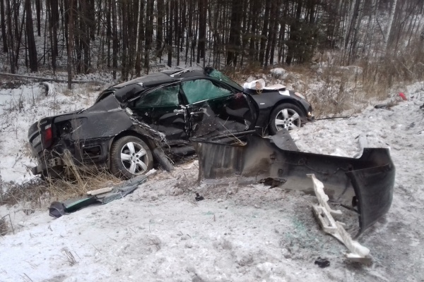 На Ржевском тракте Lexus лоб в лоб столкнулся с Hyundai. Пострадали три человека. ФОТО - Фото 1