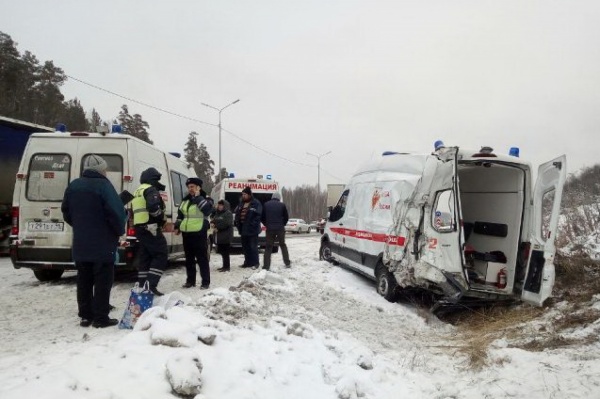 Снегопад спровоцировал более 30 аварий на Московском тракте. ФОТО, ВИДЕО - Фото 1