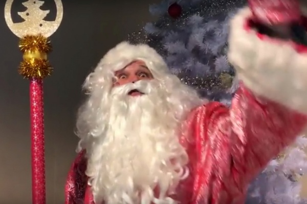 Дед Мороз принял вызов на баттл от Санта Клауса - Фото 1