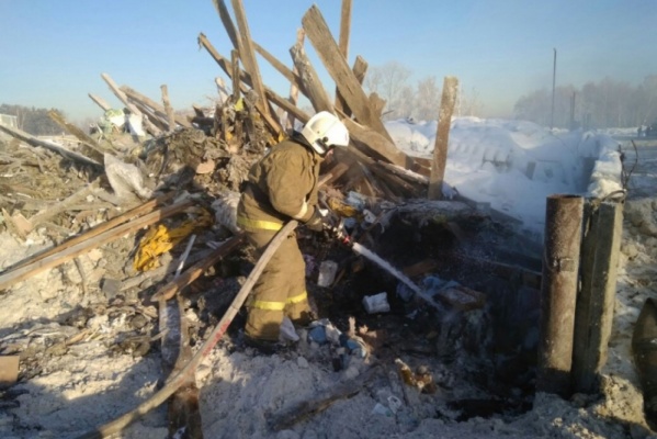 В Екатеринбурге спустя 6 дней пожарные ликвидировали крупный пожар на свалке - Фото 1