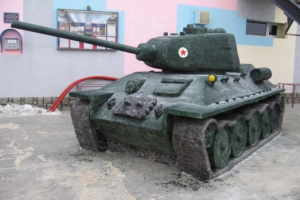 В Невьянской колонии осужденные построили танк Т-34. ВИДЕО и ФОТО - Фото 1