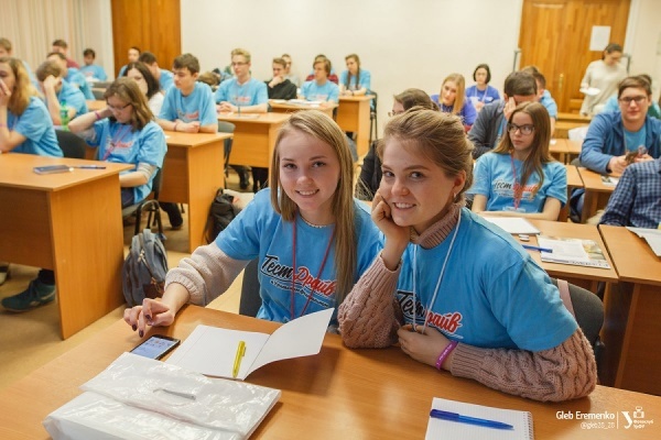 Школьники Екатеринбурга пробуют себя в роли борцов с киберапокалипсисом и учатся взаимодействовать в аквариуме - Фото 1