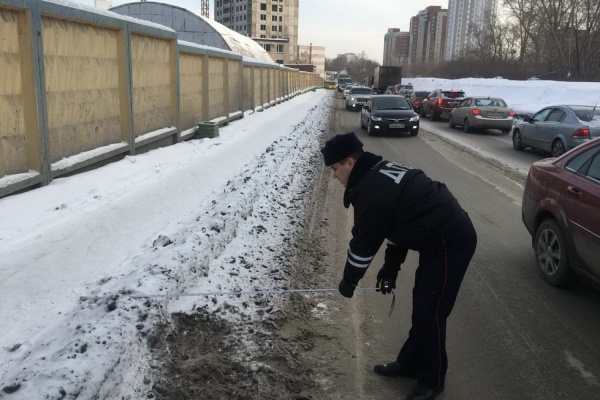 ГИБДД: неудовлетворительная работа дорожных служб провоцирует ДТП в Екатеринбурге - Фото 1