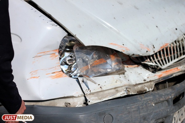 В Нижнем Тагиле в столкновении с грузовой «Газелью» пострадала женщина-водитель легковушки  - Фото 1