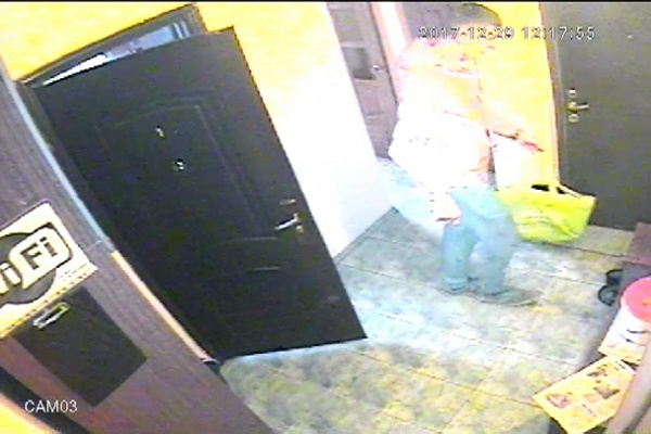 В Екатеринбурге мужчина украл со съемной квартиры телевизор, а потом угнал BMW - Фото 1