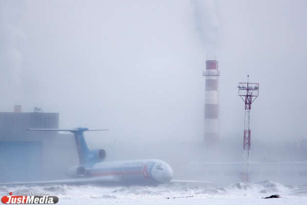 Из Екатеринбурга отменены пять рейсов до Москвы. В Шереметьево не могут расчистить взлетные полосы от снега - Фото 1