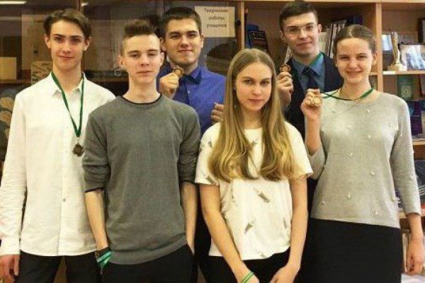 Ученики екатеринбургской школы №200 стали призерами Всероссийского турнира юных физиков - Фото 1
