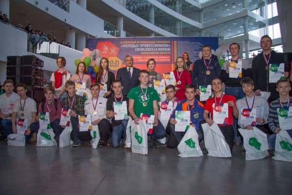 Ученики екатеринбургского лицея №128 получили 8 медалей на чемпионате «Молодые профессионалы» WorldSkilss - Фото 1