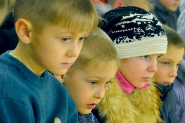 Лыжи, бисер, книги и сладости. В Ново-Тихвинском монастыре собирают подарки для детей из уральской глубинки - Фото 1