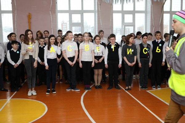 Екатеринбургским школьникам рассказали, как стать заметнее на дороге - Фото 1