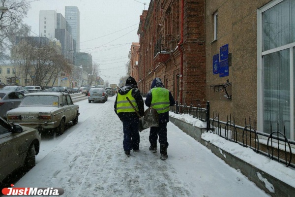 Екатеринбурге вновь накрыло снежным одеялом. ФОТО - Фото 1