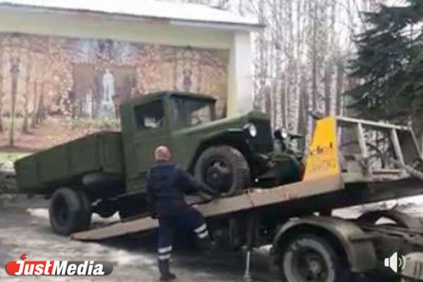 В ЦПКиО привезли отреставрированный военный грузовик. На нем 9 мая прокатят ветеранов. ВИДЕО - Фото 1