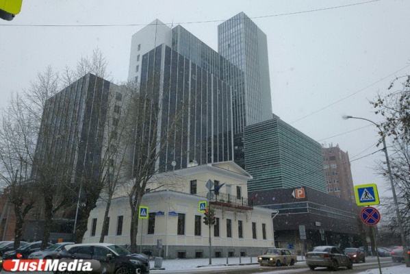 БЦ в центре Екатеринбурга оказался наполовину обесточен - Фото 1