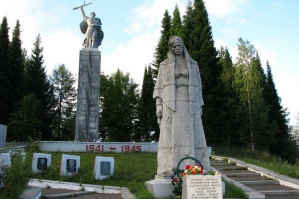 Администрация Нижней Туры восстановила мемориал солдатам, погибшим в годы Великой Отечественной войны, только после решения суда - Фото 1
