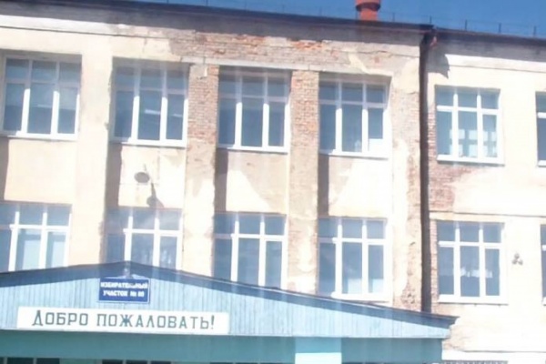 Председателя думы Артемовского ГО не пустили на порог школы, на которую пожаловались родители - Фото 1