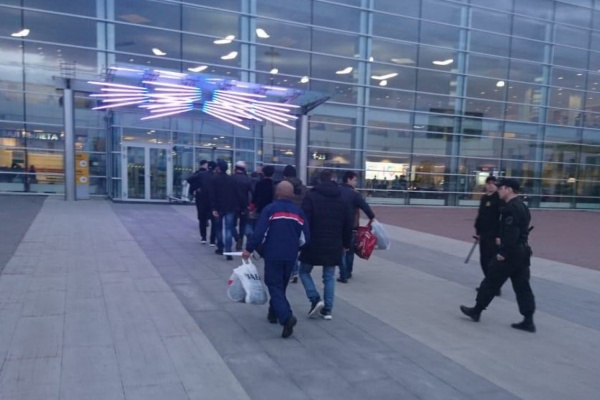 За неделю приставы депортировали из Екатеринбурга 50 мигрантов-нелегалов - Фото 1