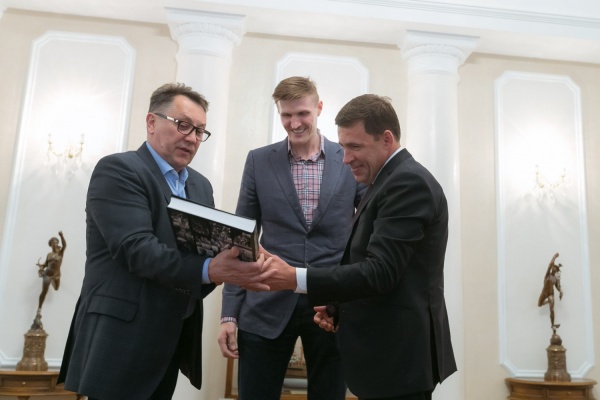Куйвашев обсудил проблемы развития баскетбола на Урале с президентом федерации баскетбола - Фото 1