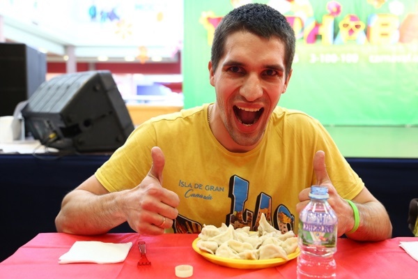 В Екатеринбурге участников чемпионата по поеданию пельменей угостят национальными блюдами - Фото 1