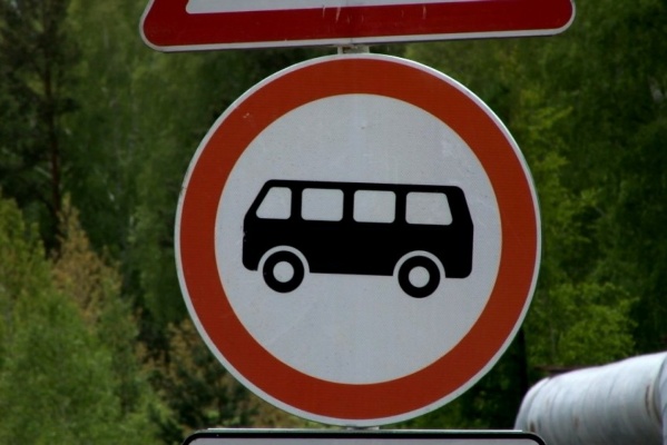 На въездах в Екатеринбург появились новые знаки – «движение автобусов запрещено» - Фото 1