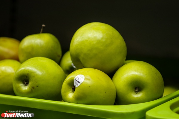 На Урале уничтожили более 1,5 тонн санкционных яблок - Фото 1