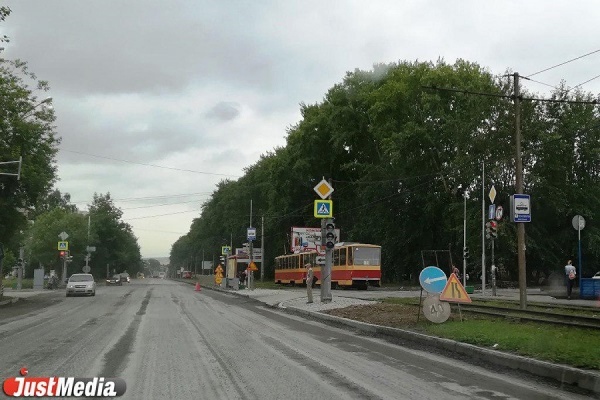 «Проезжают на красный!». На перекрестке улиц Братская и Титова больше недели беспорядок со светофорами - Фото 1