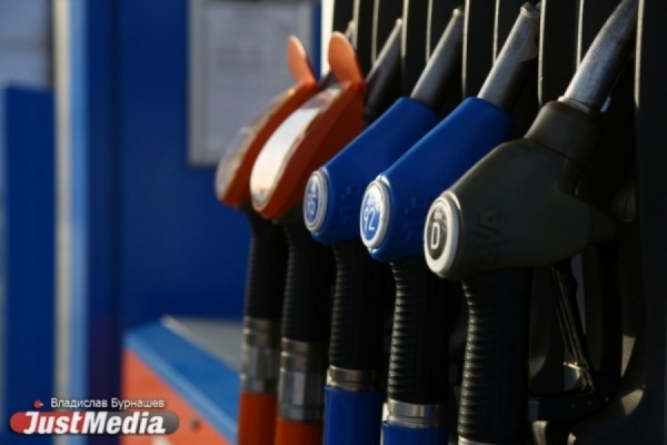 Цены на бензин и дизельное топливо в Свердловской области продолжают расти - Фото 1