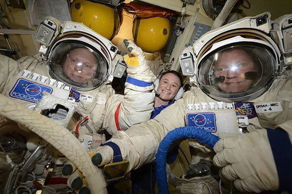 Екатеринбургский космонавт вышел в открытый космос на 7 часов - Фото 1