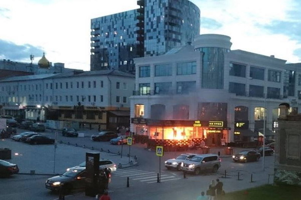 В Екатеринбурге горел ресторан Grand Урюк - Фото 1