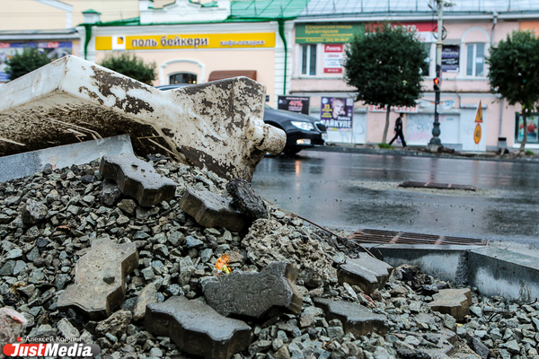 В Екатеринбурге продлили срок закрытия улицы у железнодорожного вокзала на два месяца - Фото 1