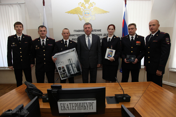 Победители полицейского конкурса «Лучший по профессии» получили награды из рук генерала Бородина - Фото 1