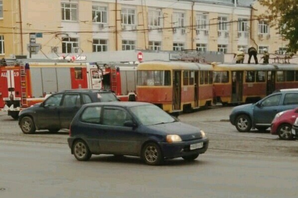 В Екатеринбурге загорелся трамвай 22 маршрута - Фото 1