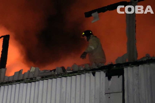 В Екатеринбурге и окрестностях за ночь сгорели частный дом, сауна и магазин - Фото 1