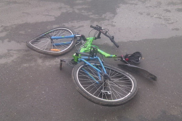 В Краснотурьинске Lada Granta сбила насмерть 10-летнего велосипедиста - Фото 1