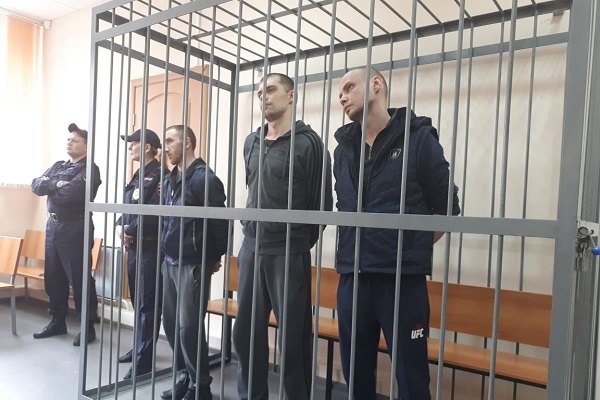 В Екатеринбурге вынесли приговор по делу банды, напавшей на ломбард с гвоздодером - Фото 1