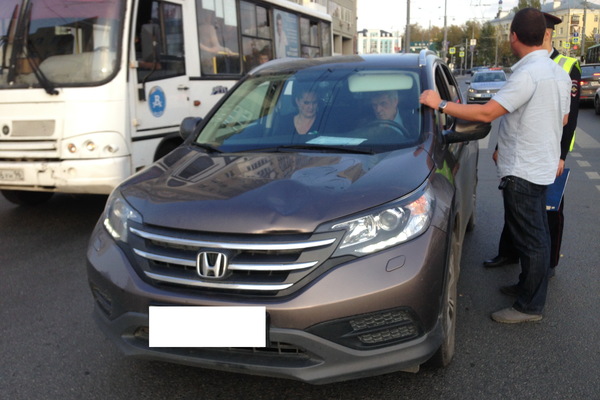 Двое малолетних нарушителей попали под колеса автомобилей в Екатеринбурге - Фото 1